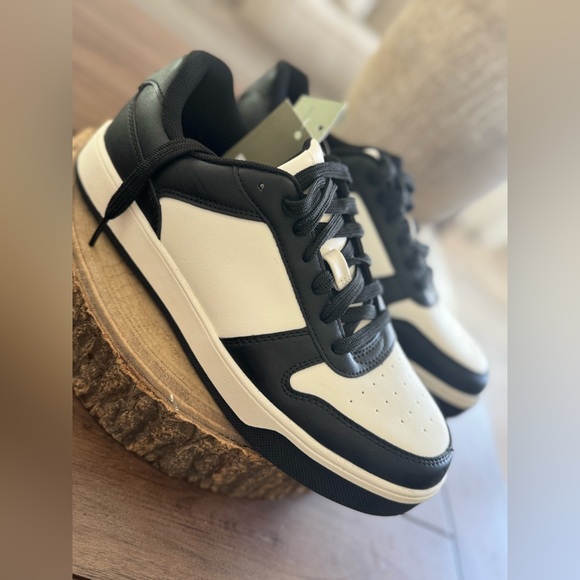 NWT Target Men' Levi Caual Court Sneaker - Goodfellow & Co Black - Picture 6 of 10